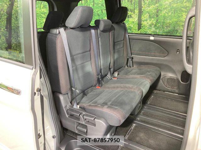 Nissan SERENA 2018-05 8246640-8