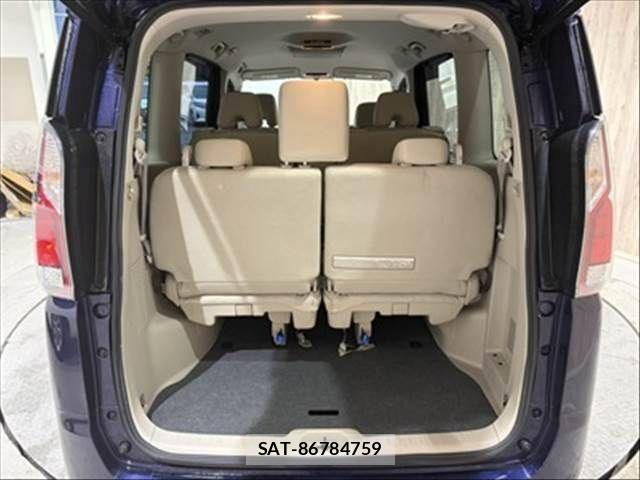Nissan SERENA 2016-08 8246650-11