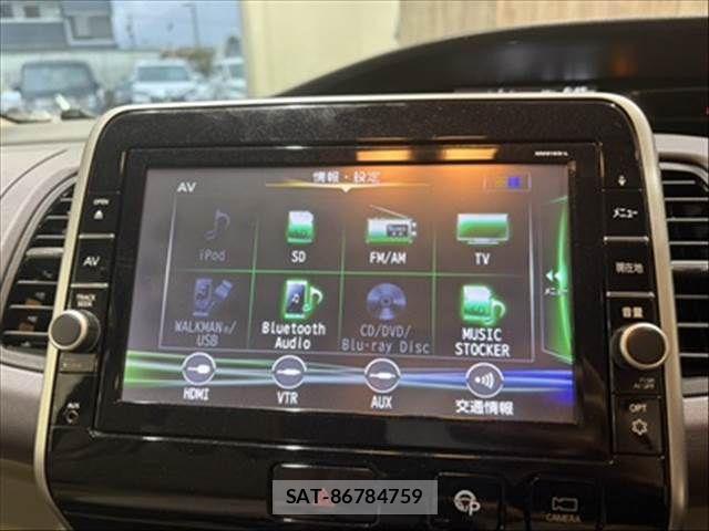 Nissan SERENA 2016-08 8246650-4