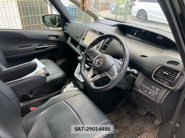 Nissan SERENA 2016-10 8246654-11