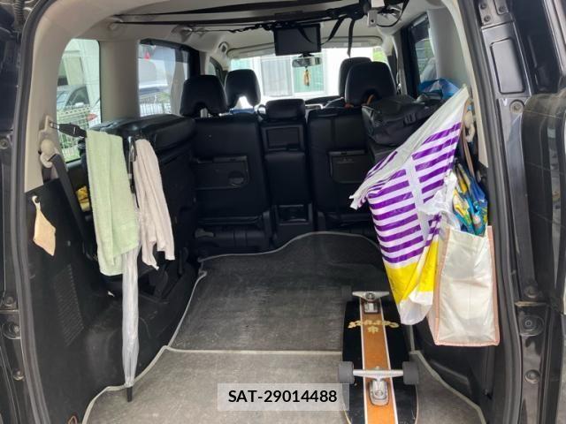 Nissan SERENA 2016-10 8246654-23