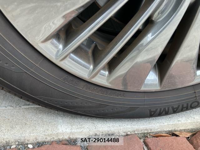 Nissan SERENA 2016-10 8246654-4