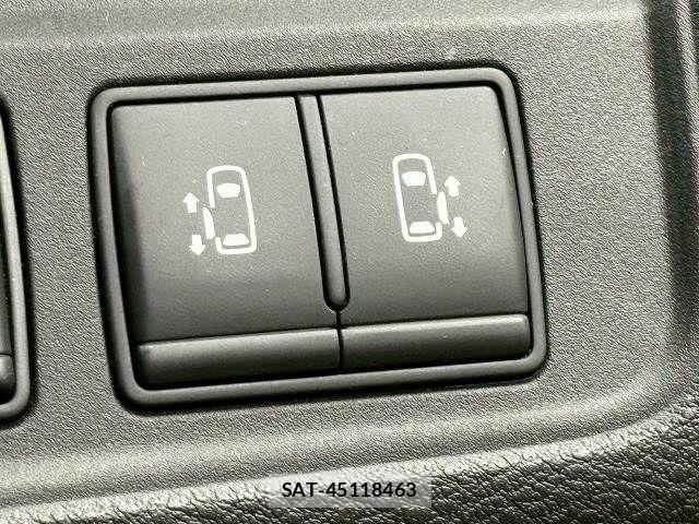 Nissan SERENA 2018-08 8246641-5