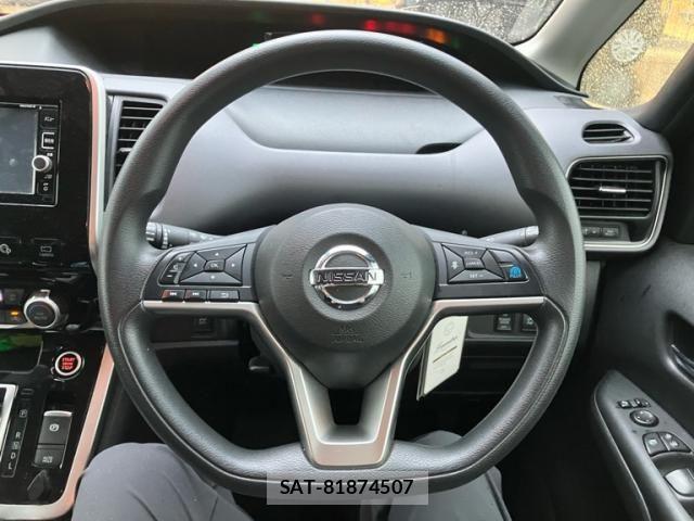 Nissan SERENA 2016-10 8246660-9