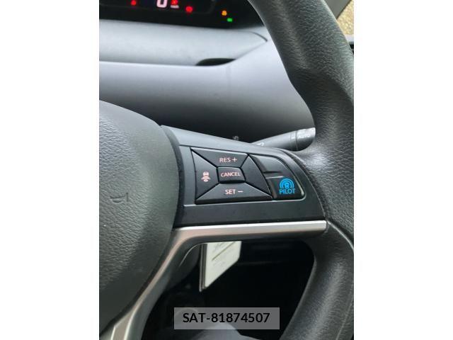 Nissan SERENA 2016-10 8246660-11