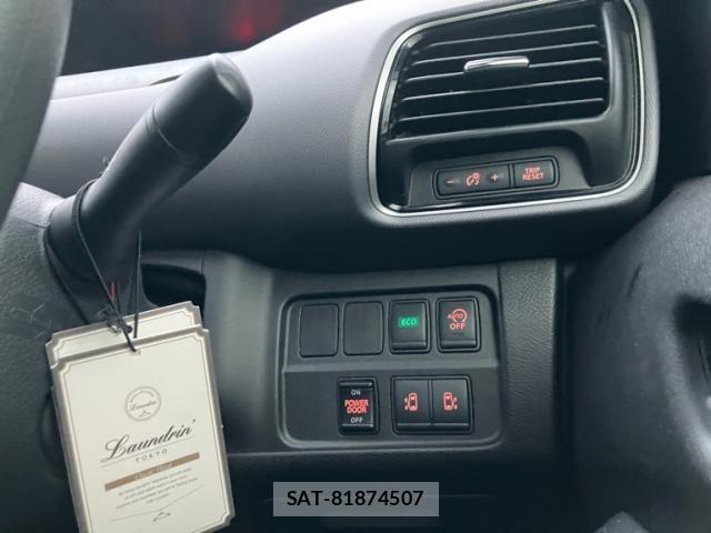Nissan SERENA 2016-10 8246660-12