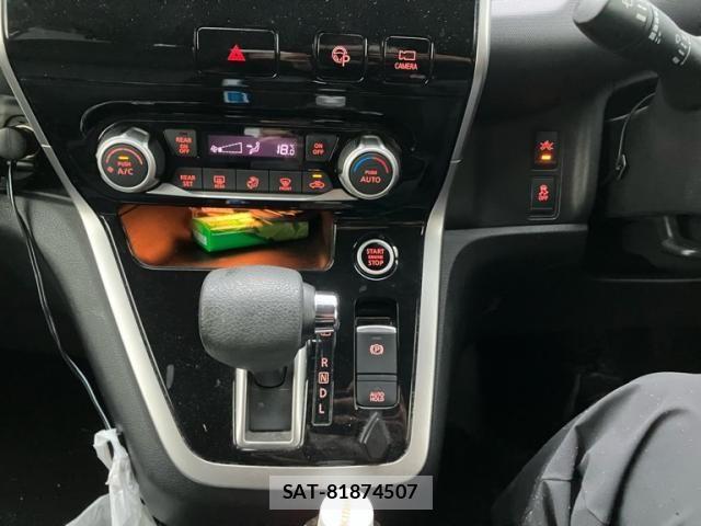Nissan SERENA 2016-10 8246660-18
