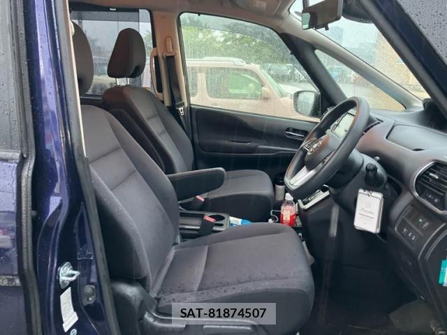 Nissan SERENA 2016-10 8246660-21