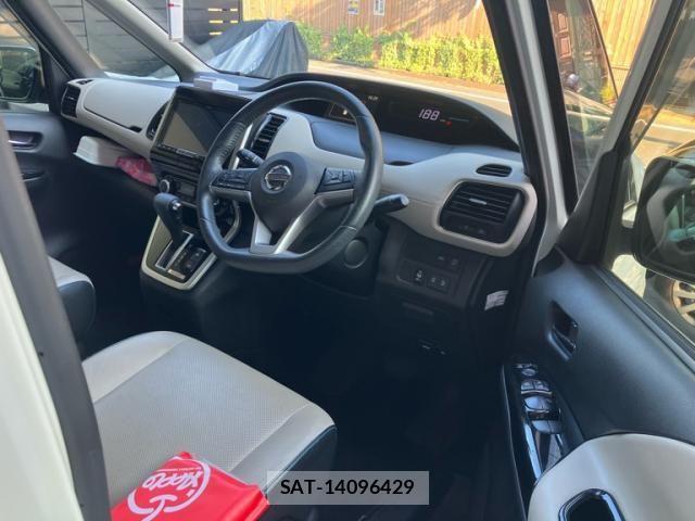Nissan SERENA 2017-02 8316990-7