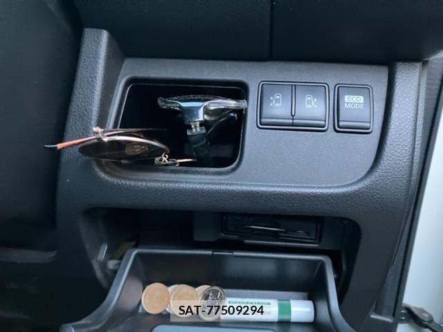 Nissan SERENA 2013-06 8317001-18
