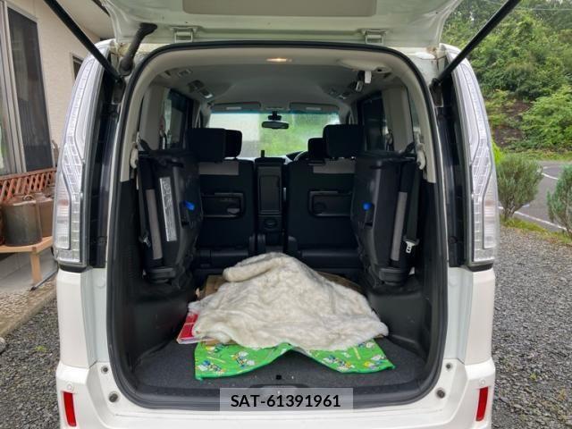 Nissan SERENA 2014-02 8317016-14