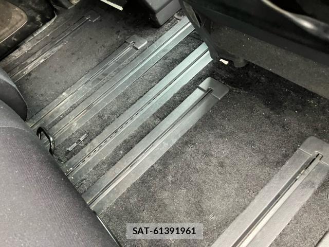 Nissan SERENA 2014-02 8317016-28