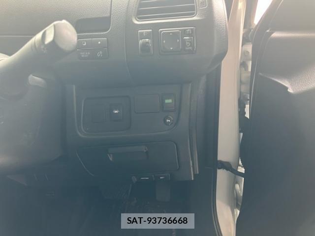 Nissan SERENA 2014-12 8317009-11