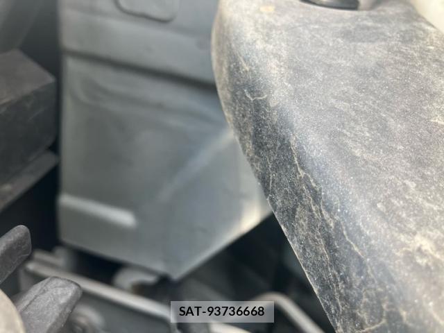 Nissan SERENA 2014-12 8317009-21