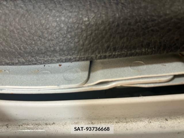 Nissan SERENA 2014-12 8317009-25