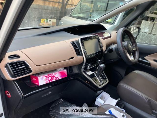 Nissan SERENA 2016-10 8316987-11