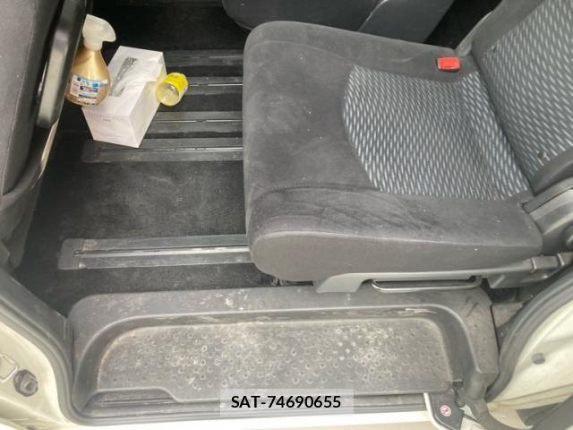 Nissan SERENA 2013-11 8317011-6