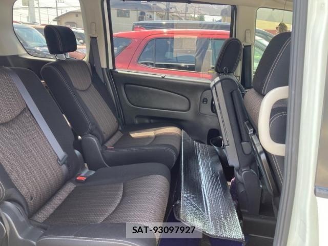 Nissan SERENA 2015-08 8316996-11