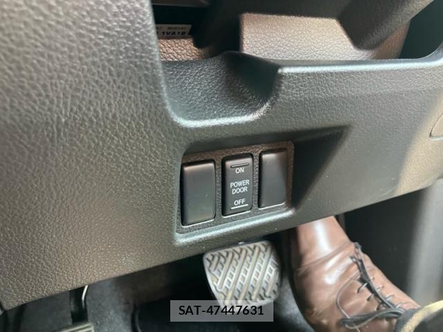 Nissan SERENA 2013-08 8317018-15