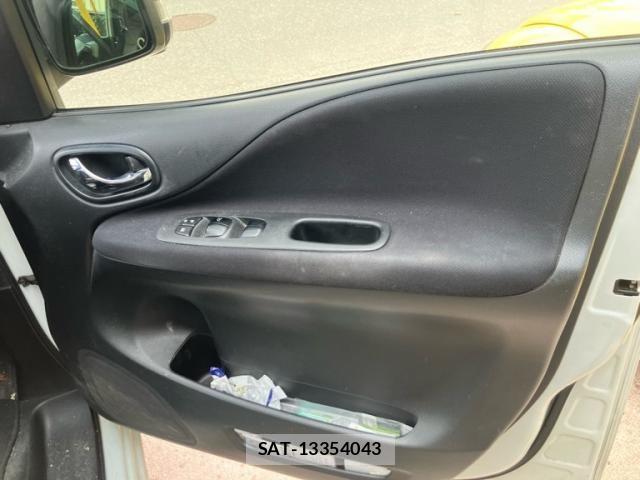 Nissan SERENA 2014-11 8337827-14
