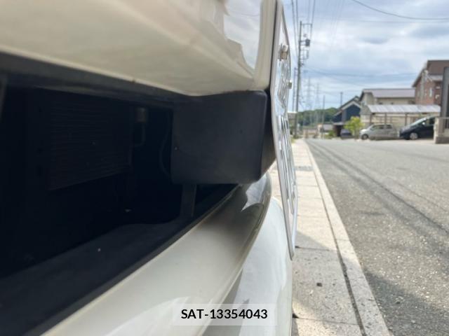 Nissan SERENA 2014-11 8337827-26