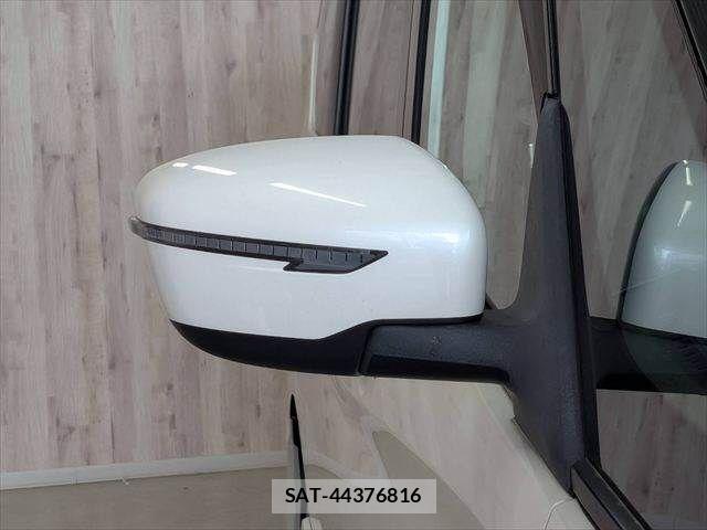Nissan SERENA 2016-09 8337813-28
