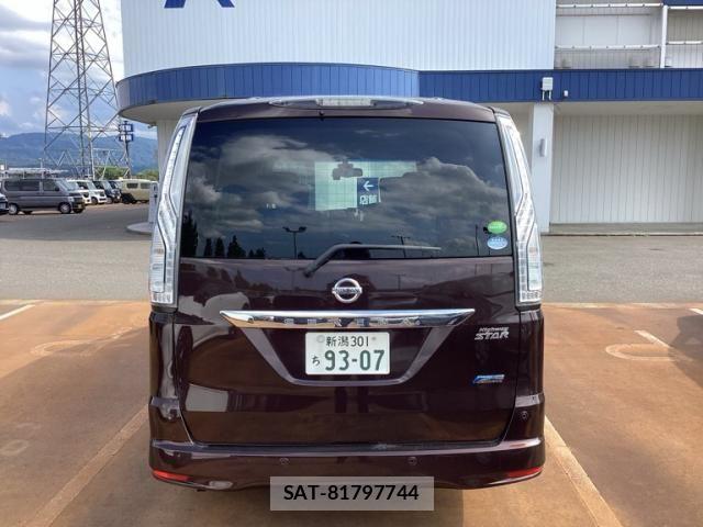Nissan SERENA 2015-12 8337816-1