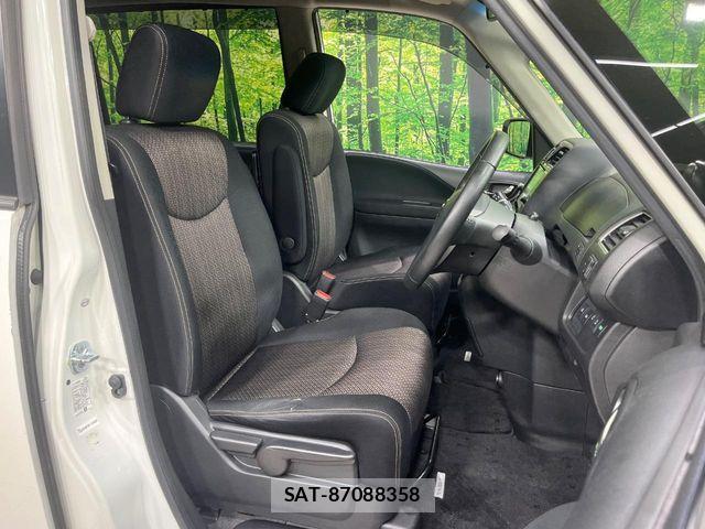 Nissan SERENA 2015-10 8337811-7