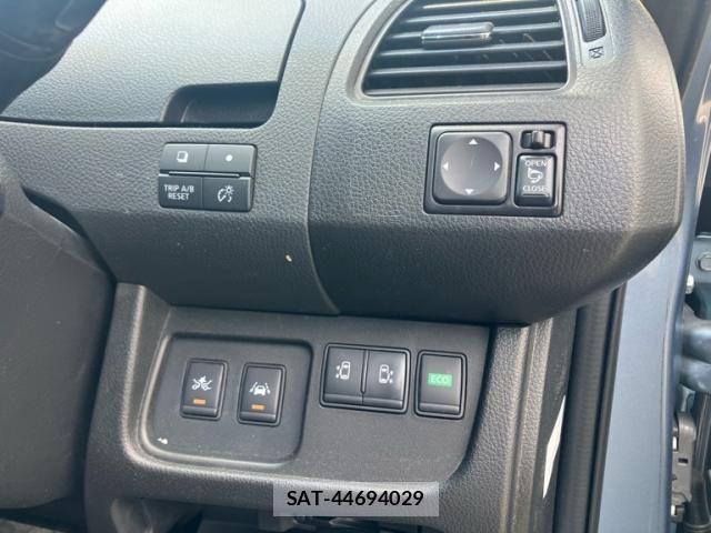 Nissan SERENA 2014-01 8337822-15