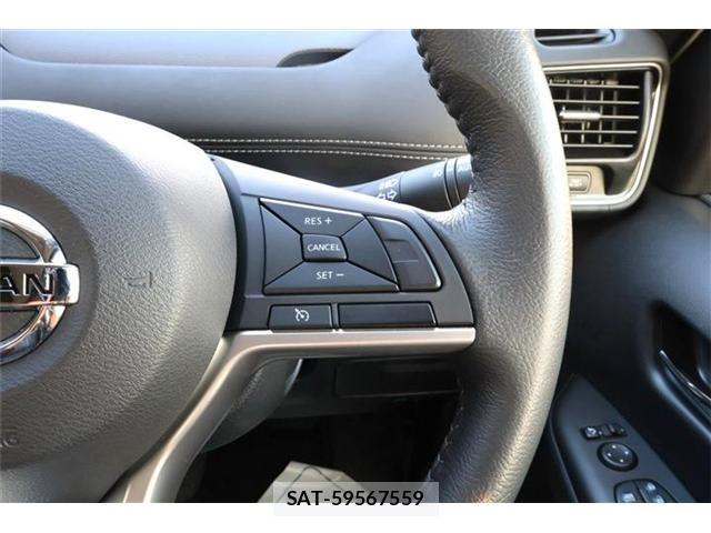 Nissan SERENA 2017-11 8337790-5