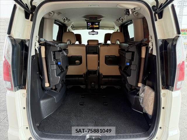 Nissan SERENA 2017-09 8337810-21