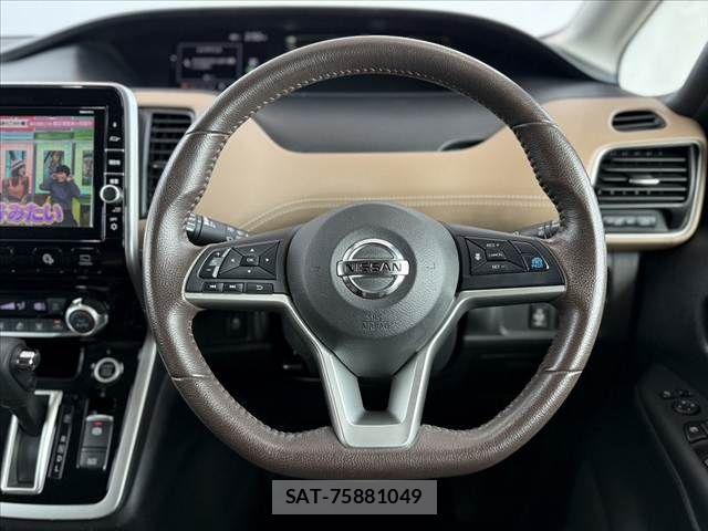 Nissan SERENA 2017-09 8337810-23