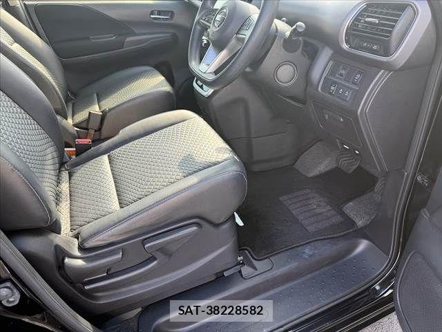 Nissan SERENA 2018-11 8337798-16