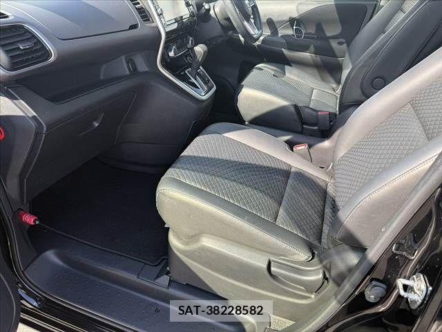 Nissan SERENA 2018-11 8337798-17
