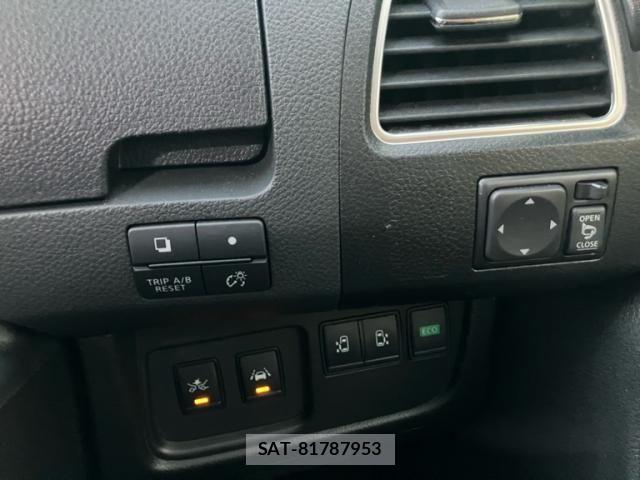 Nissan SERENA 2014-02 8355581-17