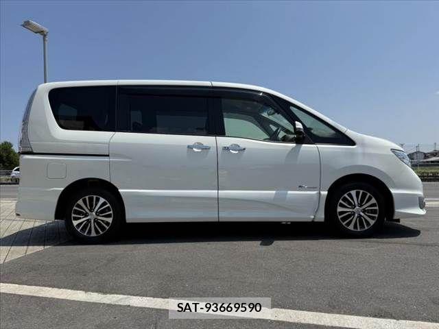 Nissan SERENA 2015-04 8355580-11