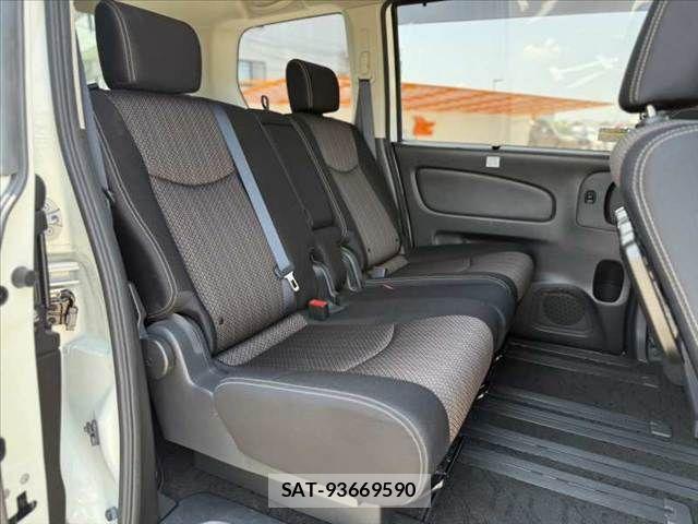 Nissan SERENA 2015-04 8355580-18