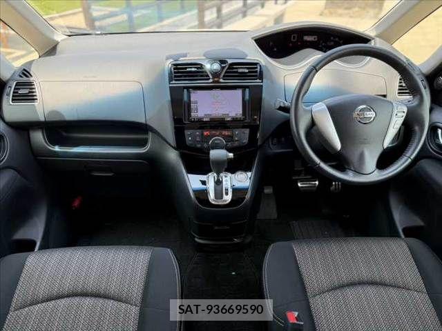 Nissan SERENA 2015-04 8355580-1
