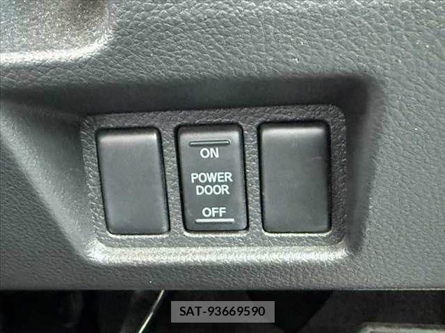 Nissan SERENA 2015-04 8355580-28