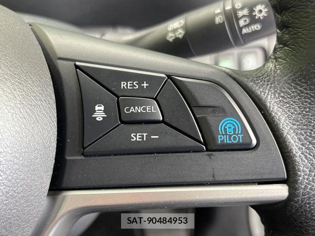 Nissan SERENA 2018-01 8355566-6