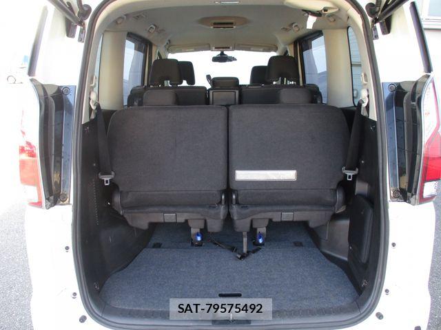 Nissan SERENA 2018-08 8355572-13