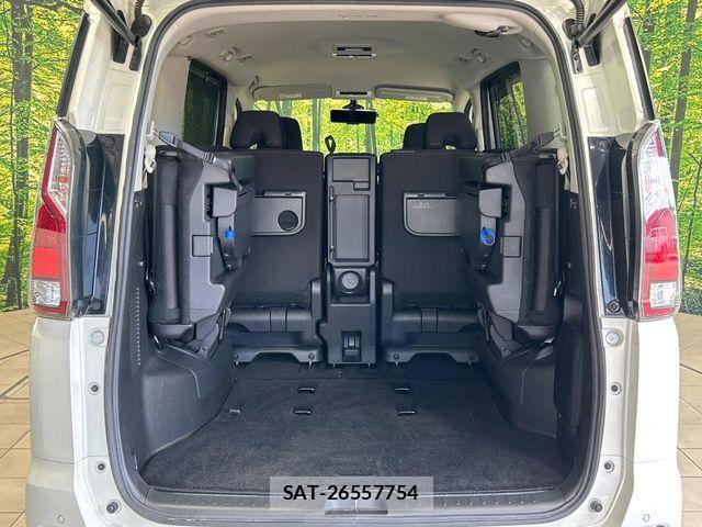 Nissan SERENA 2017-06 8355575-11