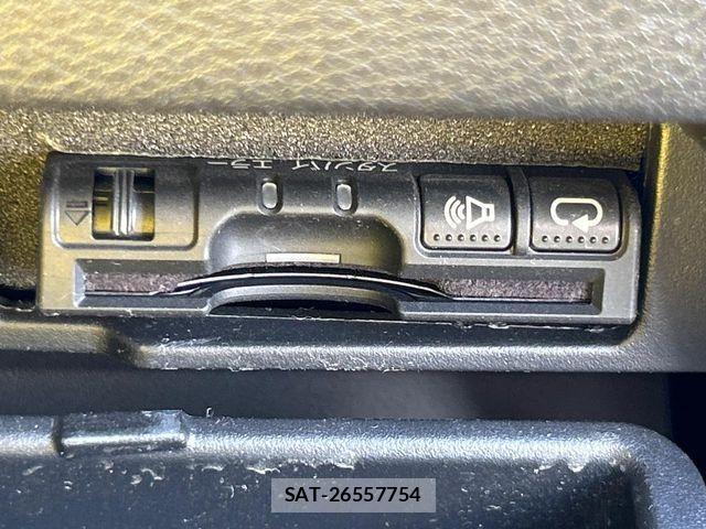 Nissan SERENA 2017-06 8355575-6