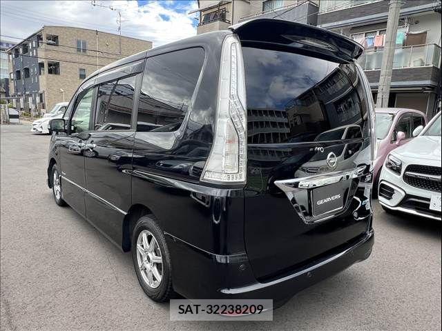 Nissan SERENA 2016-02 8355584-9