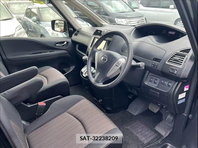 Nissan SERENA 2016-02 8355584-12