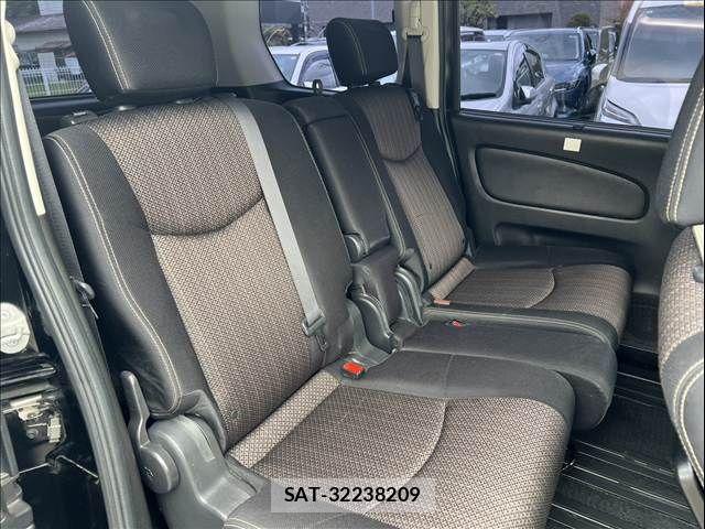 Nissan SERENA 2016-02 8355584-13