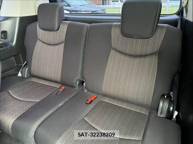 Nissan SERENA 2016-02 8355584-16
