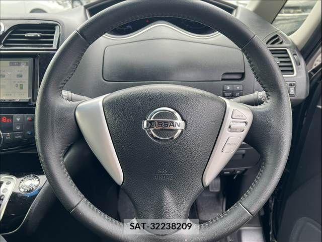 Nissan SERENA 2016-02 8355584-22