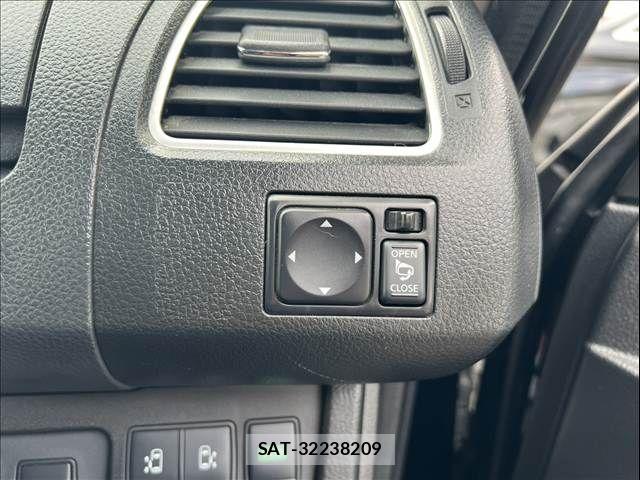 Nissan SERENA 2016-02 8355584-25