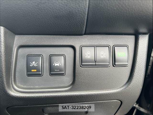 Nissan SERENA 2016-02 8355584-26